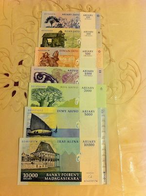 100, 200, 500, 1,000, 2,000, 5,000 and 10,000 Ariary  UNC 7 Banknote Set