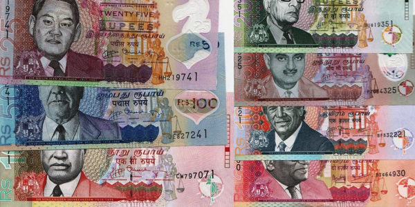 25, 50, 100, 200, 500, 1000 and 2000 Rupees UNC 7 Banknote Set